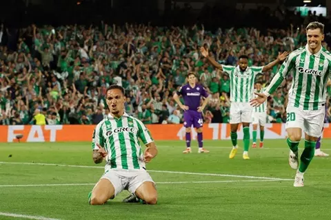 دوري المؤتمر الأوروبي.. ريال بيتيس يهزم فيورنتينا بثنائية